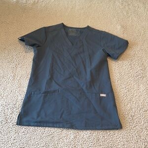 FIGS  Scrub Tops for Women — Classic Fit, 3 Pockets, Four-Way Stretch size XS
